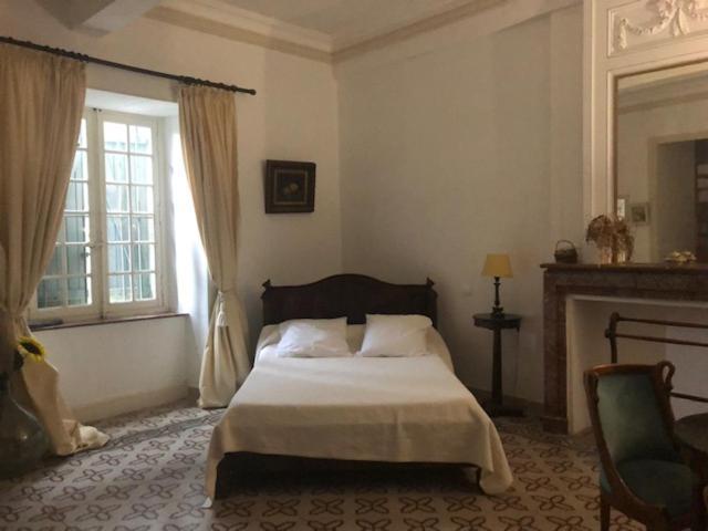 Chateau De Paulignan Trausse ภายนอก รูปภาพ